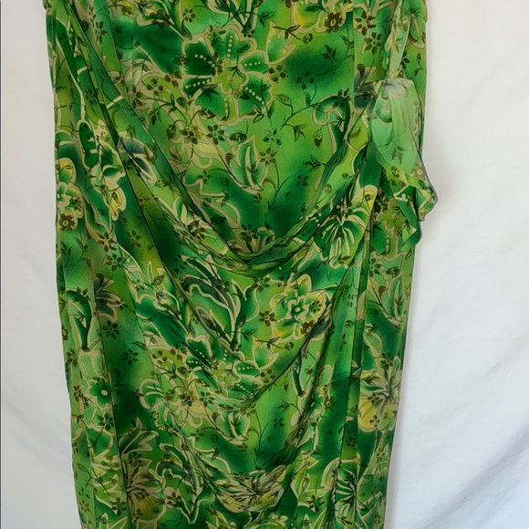 Elegant Green Floral Maxi Dress - Picture 4 of 6